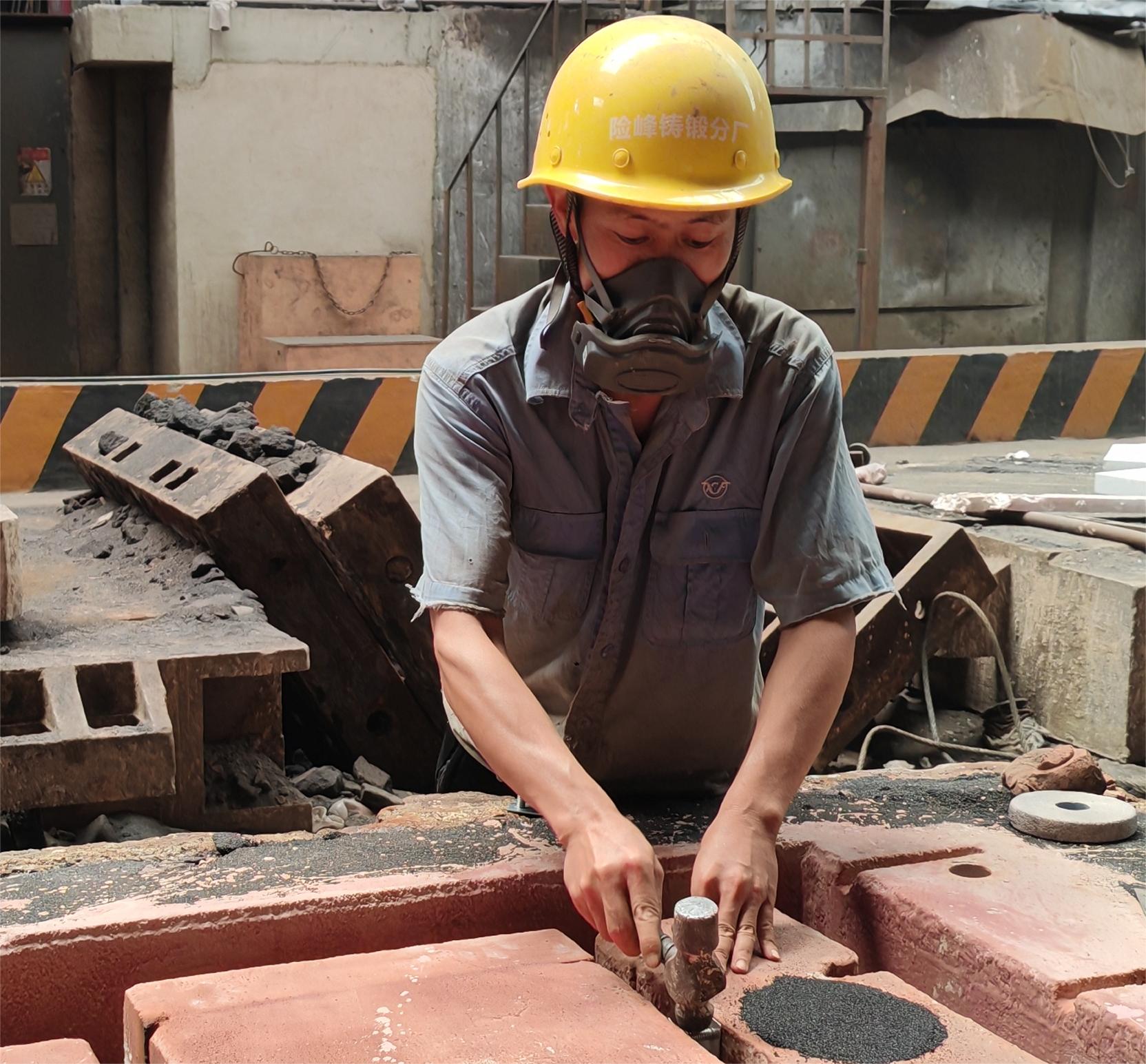 【身边模范】张华表：专注的“配箱”匠人